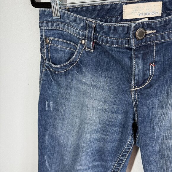 Maurices Women Carpi Jeans Size 9/10 Low Rise Stretch Fleur-de-lis Pocket Detail - Picture 7 of 10